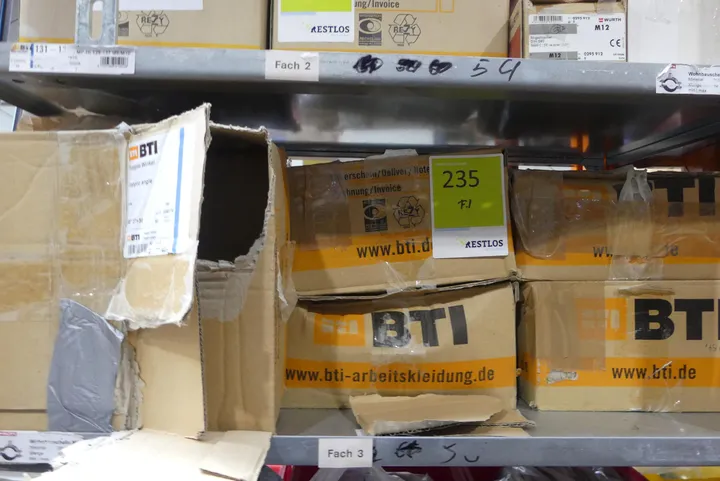 Konvolut Befestigungsmaterial, BTI Toppro Winkel, Zink, 90° 27+30 Umfang: Fachinhalt